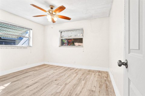 Villa ou maison à vendre à Tamarac, Floride: 3 chambres, 98.66 m2 № 1966400 - photo 2