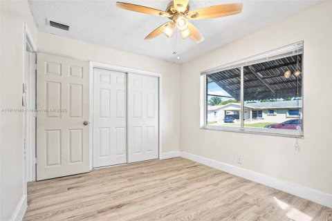 Villa ou maison à vendre à Tamarac, Floride: 3 chambres, 98.66 m2 № 1966400 - photo 7