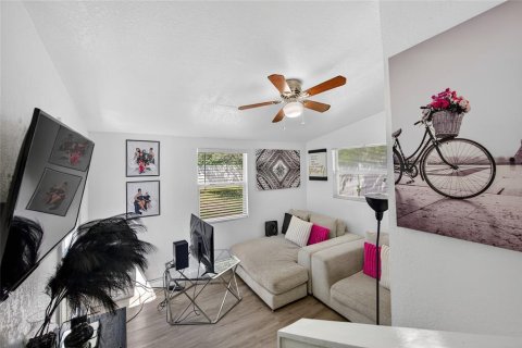House in Daytona Beach, Florida 3 bedrooms, 105.44 sq.m. № 2102493 - photo 6