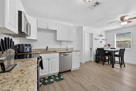 House in Daytona Beach, Florida 3 bedrooms, 105.44 sq.m. № 2102493 - photo 5