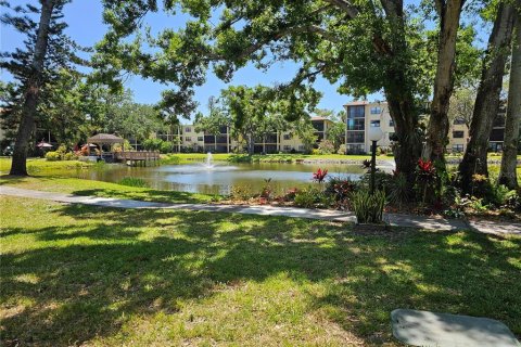 Condo in Bradenton, Florida, 2 bedrooms  № 1629980 - photo 22