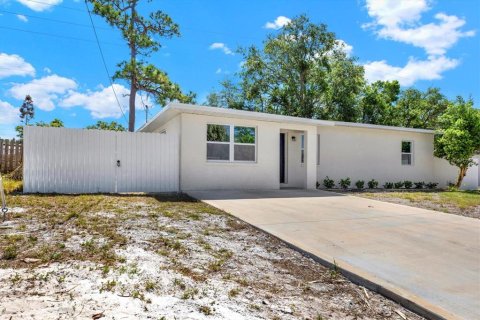 House in Clearwater, Florida 3 bedrooms, 102.47 sq.m. № 1915604 - photo 2