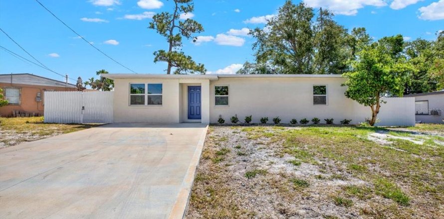 House in Clearwater, Florida 3 bedrooms, 102.47 sq.m. № 1915604