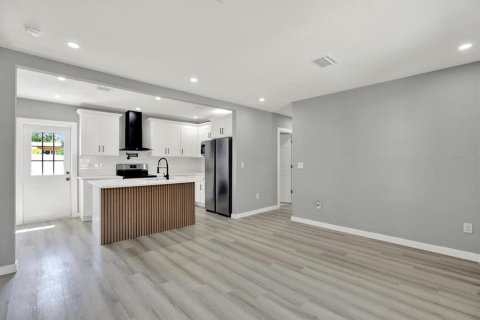 House in Clearwater, Florida 3 bedrooms, 102.47 sq.m. № 1915604 - photo 3