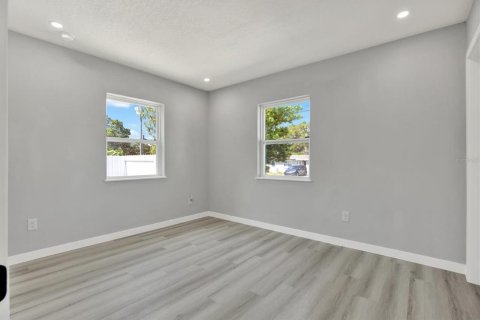 House in Clearwater, Florida 3 bedrooms, 102.47 sq.m. № 1915604 - photo 13