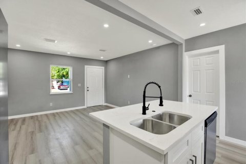 House in Clearwater, Florida 3 bedrooms, 102.47 sq.m. № 1915604 - photo 8