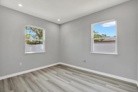 House in Clearwater, Florida 3 bedrooms, 102.47 sq.m. № 1915604 - photo 15