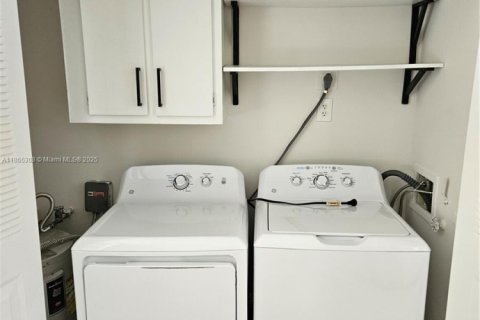 Condo in Margate, Florida, 1 bedroom  № 1893304 - photo 11