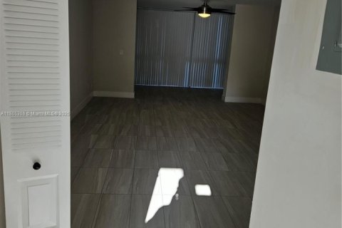 Condo in Margate, Florida, 1 bedroom  № 1893304 - photo 12