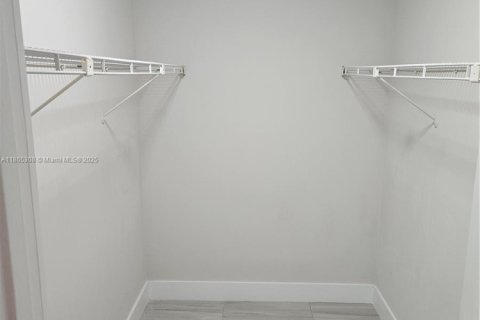 Condo in Margate, Florida, 1 bedroom  № 1893304 - photo 1