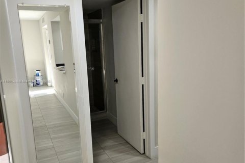 Condo in Margate, Florida, 1 bedroom  № 1893304 - photo 5