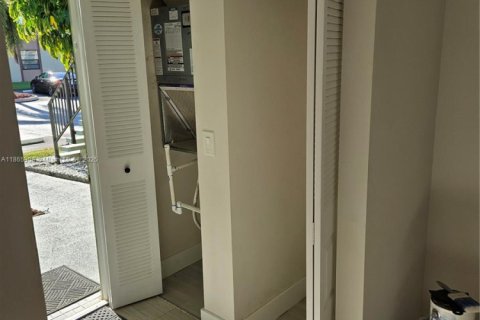 Condo in Margate, Florida, 1 bedroom  № 1893304 - photo 13