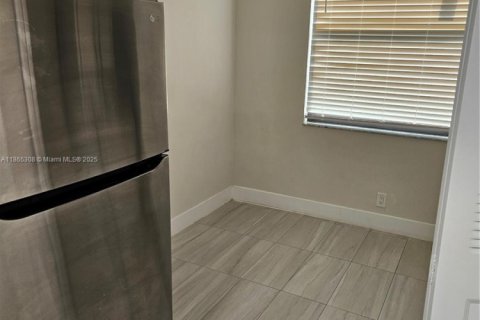 Condo in Margate, Florida, 1 bedroom  № 1893304 - photo 10