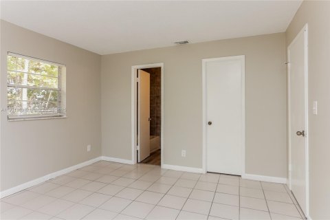 Снять в аренду виллу или дом в Лейк-Уорт, Флорида 3 спальни, 130.43м2, № 1951684 - фото 8