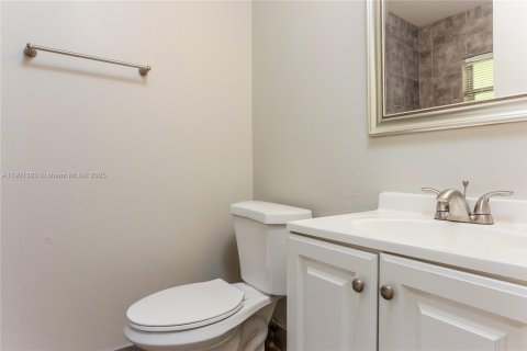 Снять в аренду виллу или дом в Лейк-Уорт, Флорида 3 спальни, 130.43м2, № 1951684 - фото 13