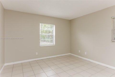 Снять в аренду виллу или дом в Лейк-Уорт, Флорида 3 спальни, 130.43м2, № 1951684 - фото 9