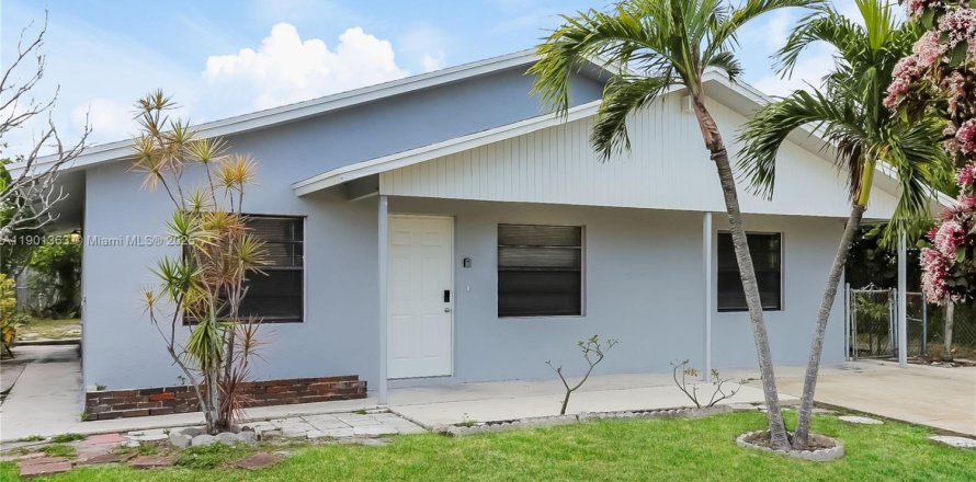 Дом в Лейк-Уорт, Флорида 3 спальни, 130.43м2 № 1951684