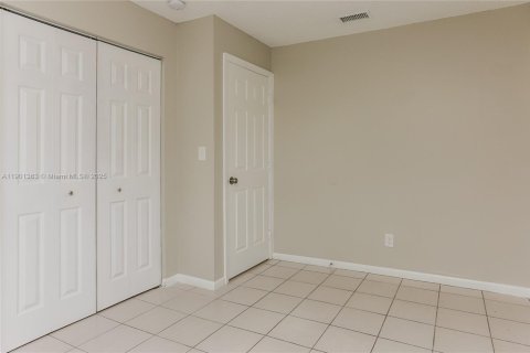 Снять в аренду виллу или дом в Лейк-Уорт, Флорида 3 спальни, 130.43м2, № 1951684 - фото 12