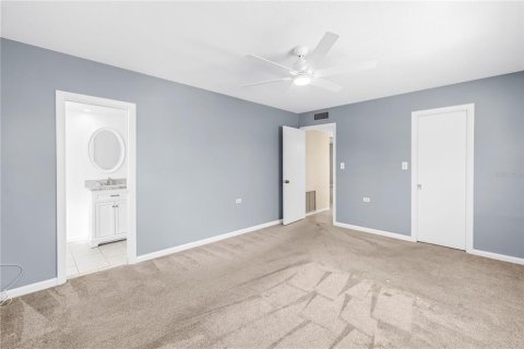 Condo in Saint Petersburg, Florida, 2 bedrooms № 2391471 - photo 26