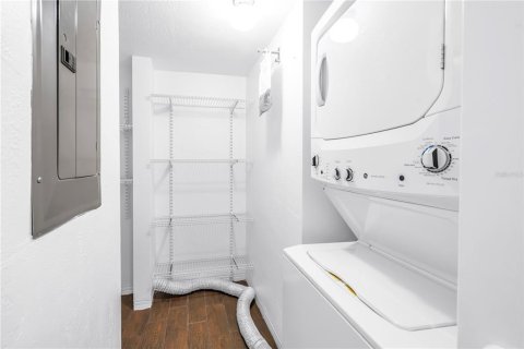 Condo in Saint Petersburg, Florida, 2 bedrooms № 2391471 - photo 19