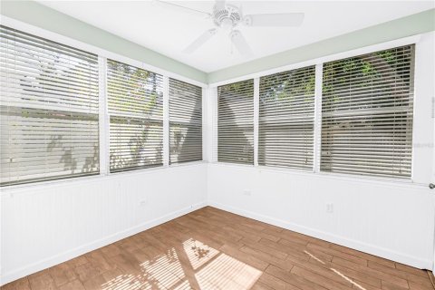 Condo in Saint Petersburg, Florida, 2 bedrooms № 2391471 - photo 18