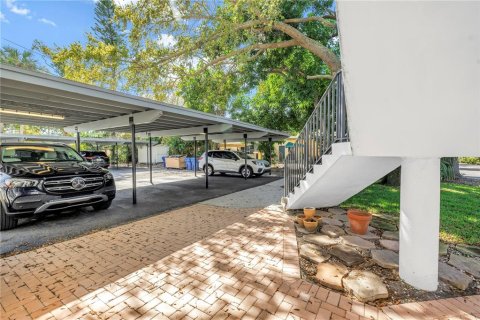 Condo in Saint Petersburg, Florida, 2 bedrooms № 2391471 - photo 30