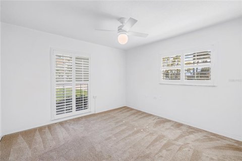 Condo in Saint Petersburg, Florida, 2 bedrooms № 2391471 - photo 23