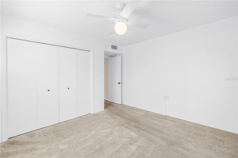 Condo in Saint Petersburg, Florida, 2 bedrooms № 2391471 - photo 21