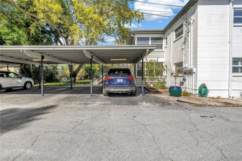 Condo in Saint Petersburg, Florida, 2 bedrooms № 2391471 - photo 29
