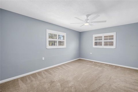 Condo in Saint Petersburg, Florida, 2 bedrooms № 2391471 - photo 25