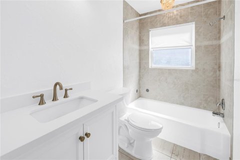 Condo in Saint Petersburg, Florida, 2 bedrooms № 2391471 - photo 24