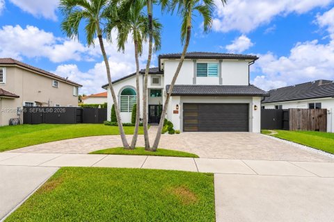 Villa ou maison à Miami, Floride 5 chambres, 243.87 m2 № 2363612