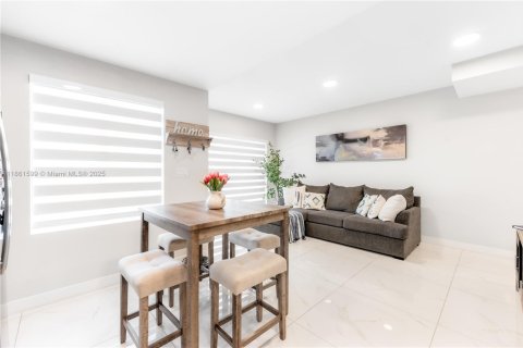 Adosado en venta en Homestead, Florida, 4 dormitorios, 129.88 m2 № 1981298 - foto 10