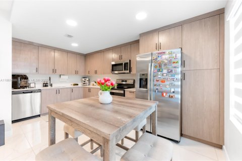 Adosado en venta en Homestead, Florida, 4 dormitorios, 129.88 m2 № 1981298 - foto 8