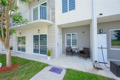 Adosado en venta en Homestead, Florida, 4 dormitorios, 129.88 m2 № 1981298 - foto 3