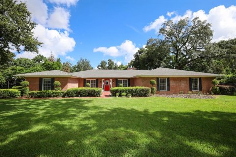House in Longwood, Florida 4 bedrooms, 317.26 sq.m. № 2367012