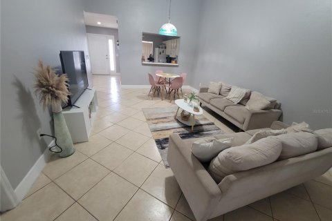 Casa en alquiler en Kissimmee, Florida, 3 dormitorios, 109.35 m2 № 1906180 - foto 3