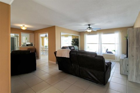 House in Port Charlotte, Florida 3 bedrooms, 156.73 sq.m. № 969133 - photo 24