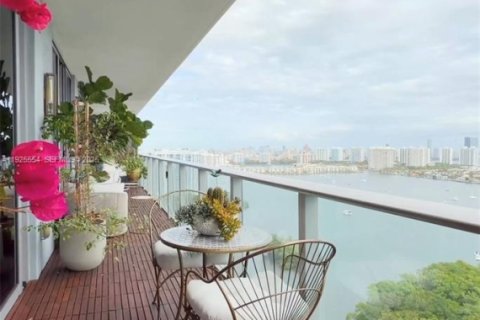 Casa en venta en North Miami Beach, Florida, 4 dormitorios, 104.33 m2 № 1984041 - foto 8