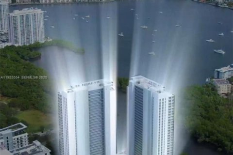 Casa en venta en North Miami Beach, Florida, 4 dormitorios, 104.33 m2 № 1984041 - foto 1