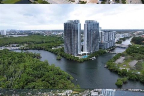 Casa en venta en North Miami Beach, Florida, 4 dormitorios, 104.33 m2 № 1984041 - foto 2