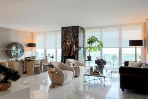 Casa en venta en North Miami Beach, Florida, 4 dormitorios, 104.33 m2 № 1984041 - foto 4