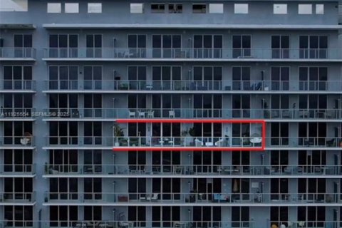 Casa en venta en North Miami Beach, Florida, 4 dormitorios, 104.33 m2 № 1984041 - foto 3