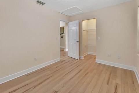 Duplex in De Leon Springs, Florida 4 bedrooms, 166.48 sq.m. № 1831666 - photo 11