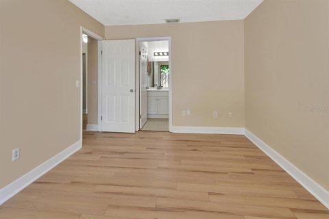 Duplex in De Leon Springs, Florida 4 bedrooms, 166.48 sq.m. № 1831666 - photo 9