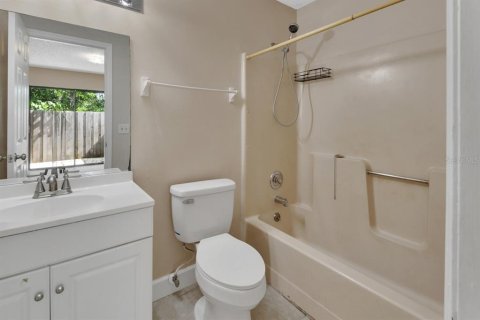Duplex in De Leon Springs, Florida 4 bedrooms, 166.48 sq.m. № 1831666 - photo 10