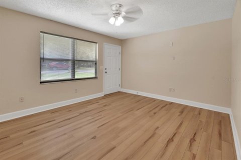 Duplex in De Leon Springs, Florida 4 bedrooms, 166.48 sq.m. № 1831666 - photo 3