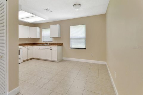 Duplex in De Leon Springs, Florida 4 bedrooms, 166.48 sq.m. № 1831666 - photo 7