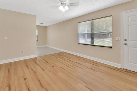 Duplex in De Leon Springs, Florida 4 bedrooms, 166.48 sq.m. № 1831666 - photo 4