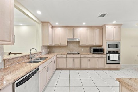 Condo in Orlando, Florida, 2 bedrooms  № 2369666 - photo 13